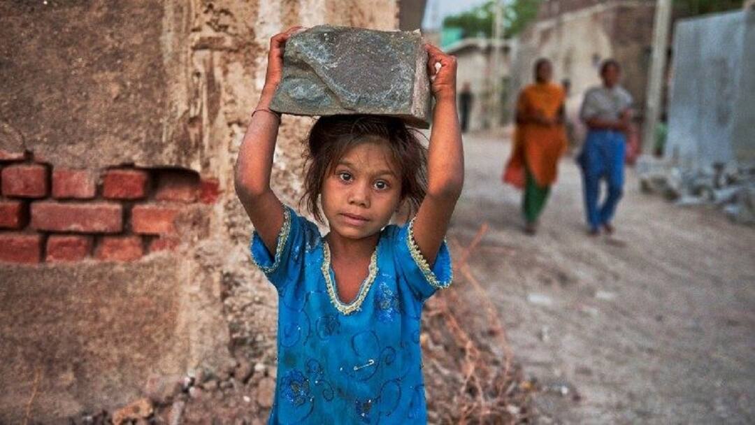 குழந்தை தொழிலாளர்களை பார்த்தால் உடனே இந்த எண்ணிற்கு புகார் செய்யுங்க