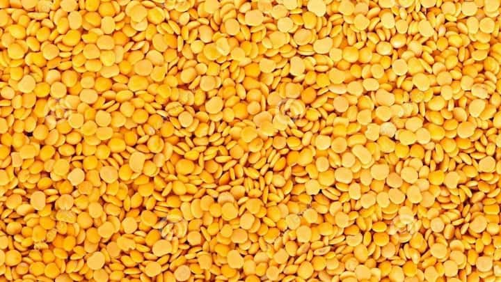 अगर आप भी अपनी दाल को खराब होने से बचना चाहते हैं. तो आप इन तरीकों से उसे खराब होने से बचा सकते हैं. जब आप दाल को डिब्बे में बंद करें उससे पहले उसे आप भून ले क्योंकि जवाब दाल को भूनकर डिब्बे में बंद करेंगे उसमें नमी नहीं आएगी.