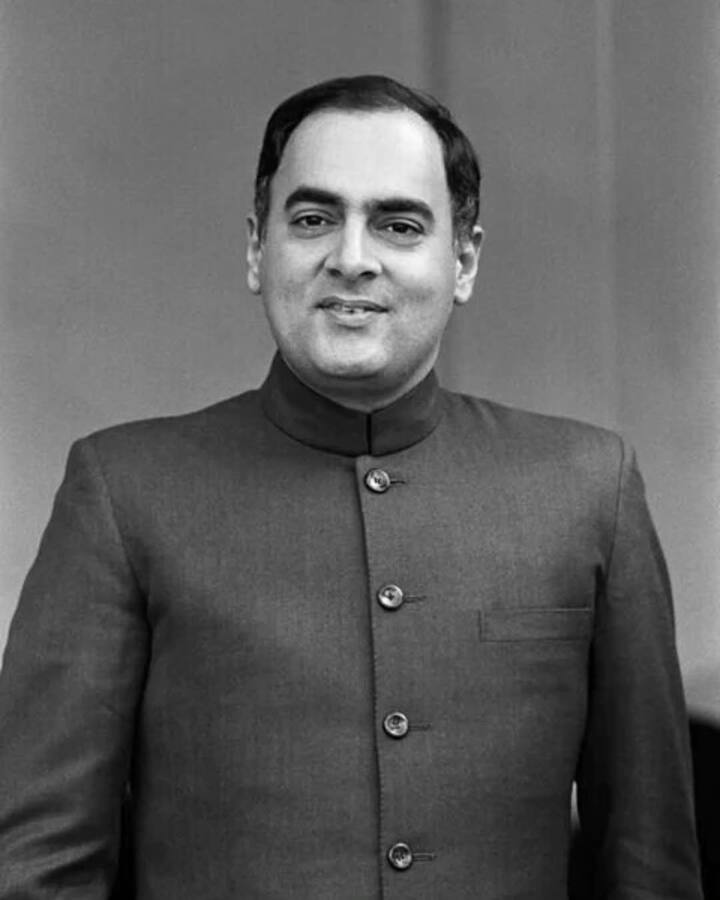 राजीव गांधी की हत्या की याद करते हुए उन्होंने कहा कि जब उन्होंने पूर्व प्रधानमंत्री को गले लगाया तो पता चला कि उन्होंने बुलेटप्रूफ जैकेट पहन रखी है