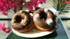 Donut Day 2025: डोनट के बीच में क्यों किया जाता है छेद, आखिर क्या है इसके पीछे की वजह?