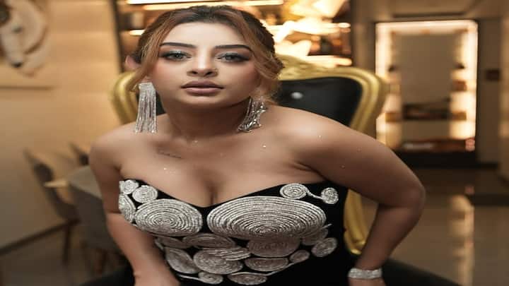 Ankita Dave PHOTO:  ઉલ્લુ એપની સિરીઝમાં જોવા મળેલી અભિનેત્રી અંકિતા દવે આ દિવસોમાં સોશિયલ મીડિયા પર ઘણી હેડલાઇન્સ બનાવી રહી છે.