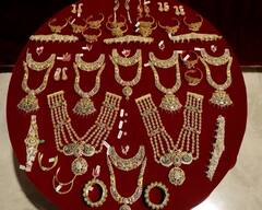 Ram Darbar Pran Pratishtha: 30 કિલો ચાંદી, 300 ગ્રામ સોનું, સુરતના વેપારીએ રામલલાને કર્યો આભૂષણ અર્પણ