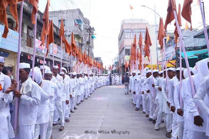 गजानन महाराजांची पालखी काल (4 जून)  आणि आज अकोल्यात मुक्काम करणारआहे. रविवारी सकाळी पालखी अकोल्यावरून पुढच्या प्रवासाला निघणार आहे (फोटो सौजन्य : अक्षय भालतिलक,  अकोला).