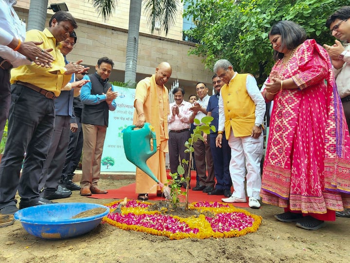 নির্দিষ্ট স্থানে প্রচার অভিযানের অংশ হিসেবে, দেশের প্রাচীনতম পর্বতমালাটিকে পুনরুজ্জীবিত করার জন্য এক হাজার স্থায়ী চারাগাছ স্থাপন করা হবে। প্রকল্পের গতি ও স্বচ্ছতা নিশ্চিত করার জন্য স্যাটেলাইট ম্যাপিংয়ের মতো প্রযুক্তিও ব্যবহার করা হবে। মনে রাখবেন আরাবল্লী রেঞ্জে ২২টি বন্যপ্রাণী অভয়ারণ্য ও চারটি ব্যাঘ্র সংরক্ষণ প্রকল্প রয়েছে, যথা রণথম্বোর, সরিস্কা, রামগড়-বিষধারী ও মুকুন্দ পাহাড়।