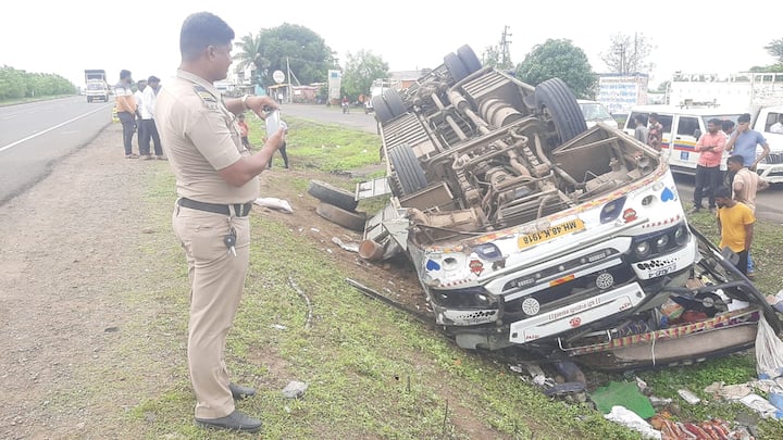 घटनास्थळावर मोठी खळबळ उडाली असून पोलीस घटनास्थळी पंचनामा करत आहेत.