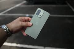 ভারতে হাজির ওয়ানপ্লাস ১৩এস, দাম কত? আধুনিক কী কী ফিচার রয়েছে?