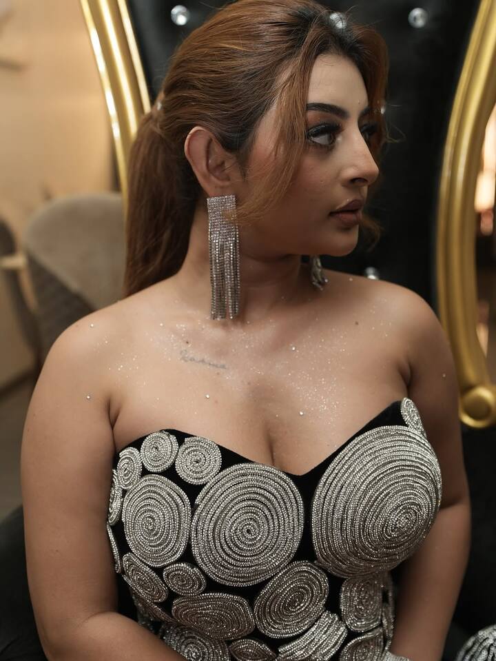 તે દરરોજ તેના ફેન્સ માટે તસવીરો અને વીડિયો શેર કરતી રહે છે. તેમને જોયા પછી ચાહકો પોતાની જાત પર કાબૂ રાખી શકતા નથી