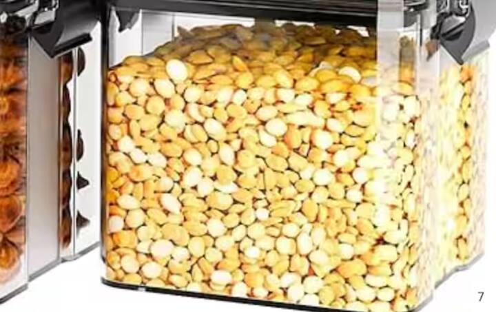 ਦਾਲਾਂ ਨੂੰ ਕਦੇ ਵੀ ਕਿਸੇ ਡੱਬੇ ਵਿੱਚ ਜ਼ਿਆਦਾ ਦੇਰ ਤੱਕ ਨਾ ਰੱਖੋ। 2 ਦਿਨ ਜਾਂ ਇੱਕ ਮਹੀਨੇ ਬਾਅਦ, ਡੱਬੇ ਨੂੰ ਖਾਲੀ ਕਰੋ ਅਤੇ ਇਸਨੂੰ ਦੁਬਾਰਾ ਧੋਵੋ ਅਤੇ ਸੁਕਾ ਲਓ। ਜੇਕਰ ਡੱਬੇ ਵਿੱਚ ਪੁਰਾਣੀ ਦਾਲਾਂ ਹਨ, ਤਾਂ ਇਸ ਵਿੱਚ ਨਵੀਂ ਦਾਲਾਂ ਨਾ ਰੱਖੋ। ਪਹਿਲਾਂ ਉਨ੍ਹਾਂ ਨੂੰ ਖਤਮ ਕਰੋ ਅਤੇ ਫਿਰ ਉਨ੍ਹਾਂ ਨੂੰ ਇਸ ਵਿੱਚ ਨਾ ਰੱਖੋ।