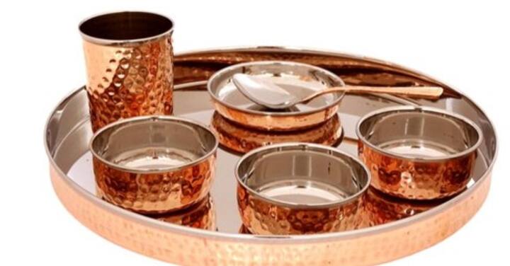 तांब्याच्या भांड्यात ठेवलेले पाणी पिण्यामुळे शरीरातील विषारी पदार्थ बाहेर पडतात, रक्त शुद्ध होते, स्मरणशक्ती सुधारते आणि यकृताचे आरोग्य सुधारते.