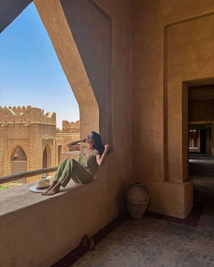 తాజాగా దుబాయ్‌లో ఓ ఈవెంట్‌కు హాజరైన ఆమె వెకేషన్ ట్రిప్ ఎంజాయ్ చేస్తున్నారు. ఆ ఫోటోలను షేర్ చేయగా వైరల్ అవుతున్నాయి.