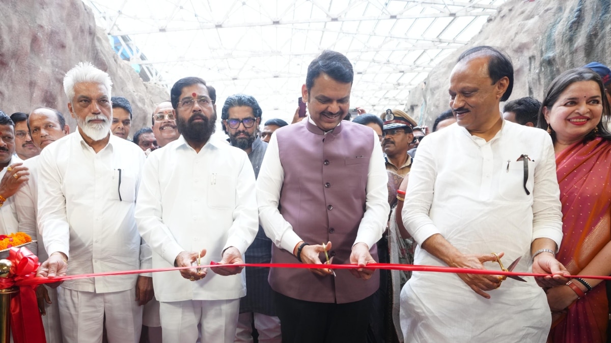सीएम देवेंद्र फडणवीस ने बालासाहेब ठाकरे समृद्धि मार्ग के आखिरी फेज का किया उद्घाटन, कहा- ‘महायुती की गाड़ी…’