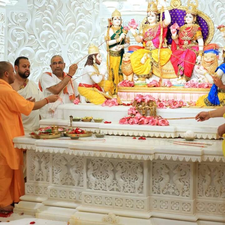 గురువారం ఉదయం 11:45 గంటలకు అభిజిత్ ముహూర్తంలో ప్రధాన ప్రాణప్రతిష్ఠ కార్యక్రమం మొదలైంది..రెండు గంటలపాటు కొనసాగింది