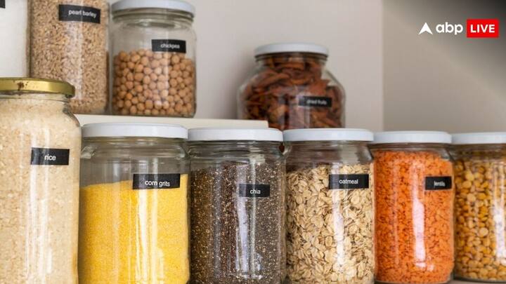 Pulses Safety Tips: मानसून के मौसम में डिब्बे में रखी दाल में लग सकते हैं कीड़े. दाल को एक दम सही सलामत रखने के लिए आप आजमा सकते हैं इन तरीकों को. चलिए बताते हैं इनके बारे में.
