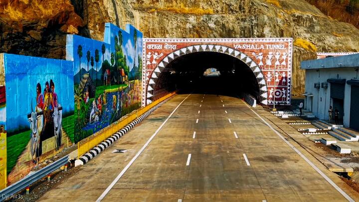 समृद्धी महामार्ग हा 701 किमी मुंबई ते नागपूर जलदगती महामार्ग आहे. मुख्यमंत्री देवेंद्र फडणवीसांचा ड्रीम प्रोजेक्ट म्हणून या महामार्गाकडे पाहिले गेले. भारतातील सर्वात लांब महामार्ग असून महाराष्ट्रातील 10 जिल्ह्यांना जोडणारा व 2.6 लाख किमी प्रवासाचे जाळे निर्माण करणारा हा महामार्ग आहे.