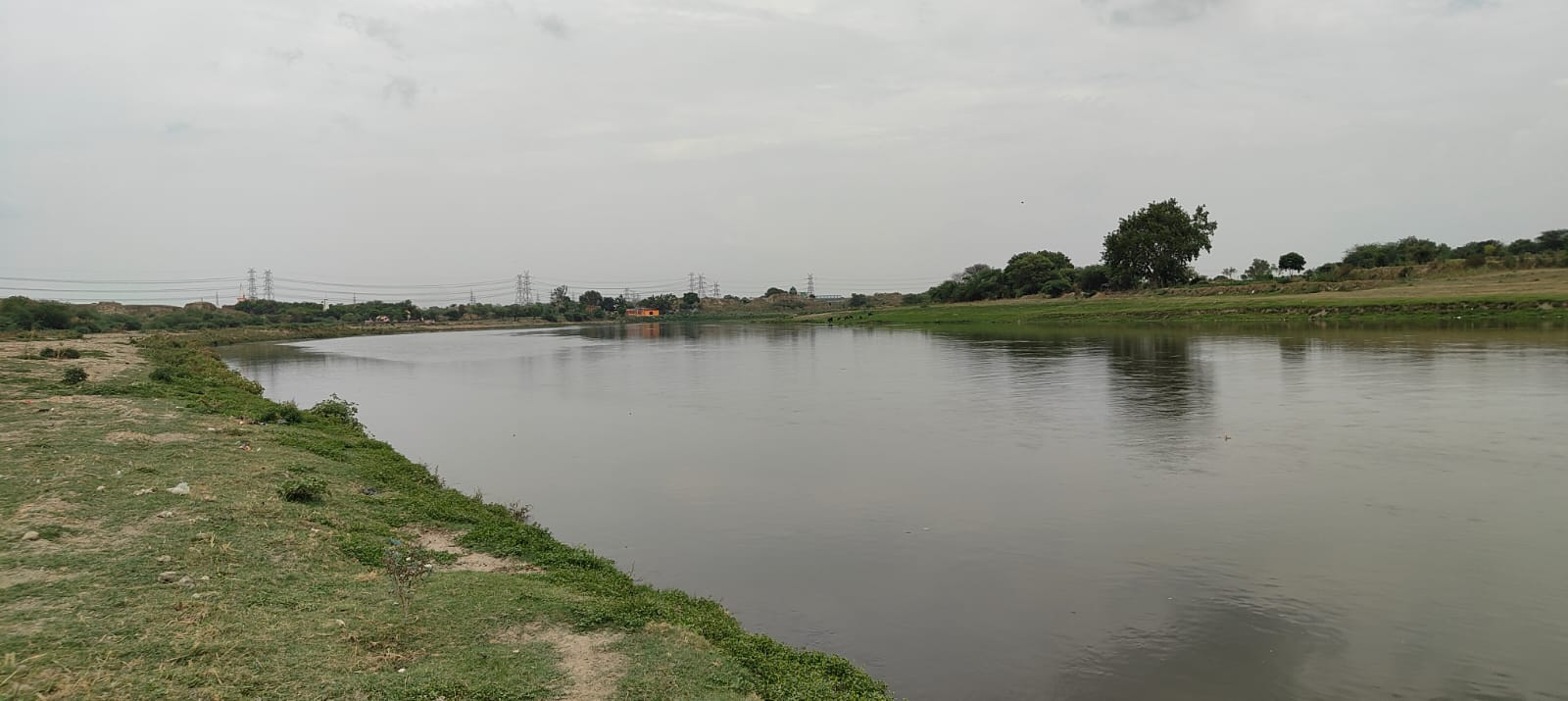 Firozabad News: दशहरा पर फिरोजाबाद में स्नान के दौरान प्रशासन रखेगा निगरानी, 10 स्थान पर गोताखोर किए गए तैनात