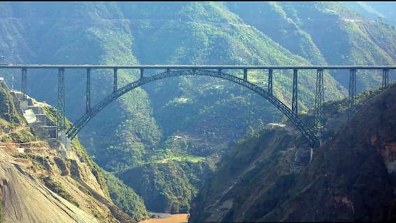 Chenab Railway Bridge: 1400 கோடி பிரம்மாண்டம்.. ஈபிள் டவரை மிஞ்சிய செனாப் பாலம்.. நாளை திறந்து வைக்கும் பிரதமர் மோடி