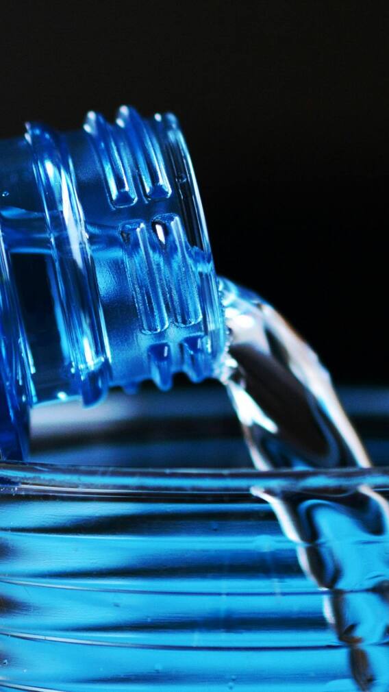 51 लाख रुपये में बेची गई थी ये पानी की बोतल