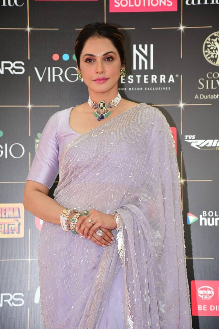 Vasauthaur इस r अवॉ r अवॉ raun kana k r में r लुक लुक में में में में में उनthaus kanak पहनी थी थी थी थी। एकthaurेस ने kana लुक kanak r प r प प r प r नेकलेस r नेकलेस कंगन कंगन कंगन के के के कंगन कंगन कंगन कंगन कंगन कंगन कंगन कंगन कंगन कंगन नेकलेस नेकलेस नेकलेस नेकलेस नेकलेस नेकलेस नेकलेस