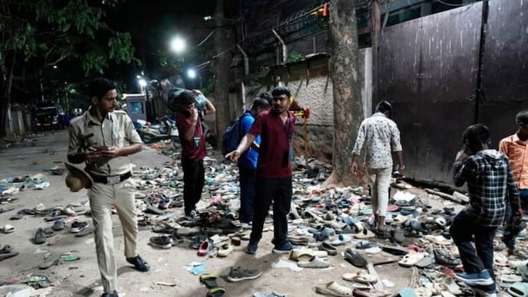 no choice let crowd go bengaluru stadium guard stampede बेंगलुरु भगदड़ पर स्टेडियम गार्ड ने बयां किया दर्द, कहा- ‘भीड़ ज्यादा थी, हम डर गए थे, इसलिए...’