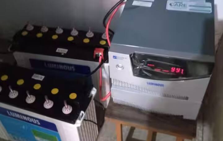 ਇਸ ਲਈ, ਇਨਵਰਟਰ ਬੈਟਰੀ ਨੂੰ ਖਰਾਬ ਹੋਣ ਤੋਂ ਬਚਾਉਣ ਲਈ, ਤੁਹਾਨੂੰ ਕੁਝ ਗਲਤੀਆਂ ਕਰਨ ਤੋਂ ਬਚਣਾ ਚਾਹੀਦਾ ਹੈ। ਕਿਉਂਕਿ ਜੇਕਰ ਬੈਟਰੀ ਦੀ ਸਹੀ ਢੰਗ ਨਾਲ ਦੇਖਭਾਲ ਨਹੀਂ ਕੀਤੀ ਜਾਂਦੀ ਅਤੇ ਲਾਪਰਵਾਹੀ ਕੀਤੀ ਜਾਂਦੀ ਹੈ, ਤਾਂ ਤੁਹਾਡੀ ਬੈਟਰੀ ਪੂਰੀ ਤਰ੍ਹਾਂ ਖਰਾਬ ਹੋ ਸਕਦੀ ਹੈ।