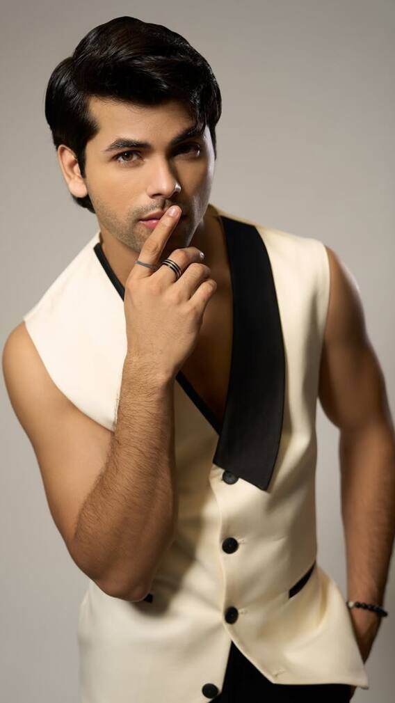 एथलीट से एक्टर तक का सफर, जानें कितनी हैं सिद्धार्थ निगम की नेटवर्थ