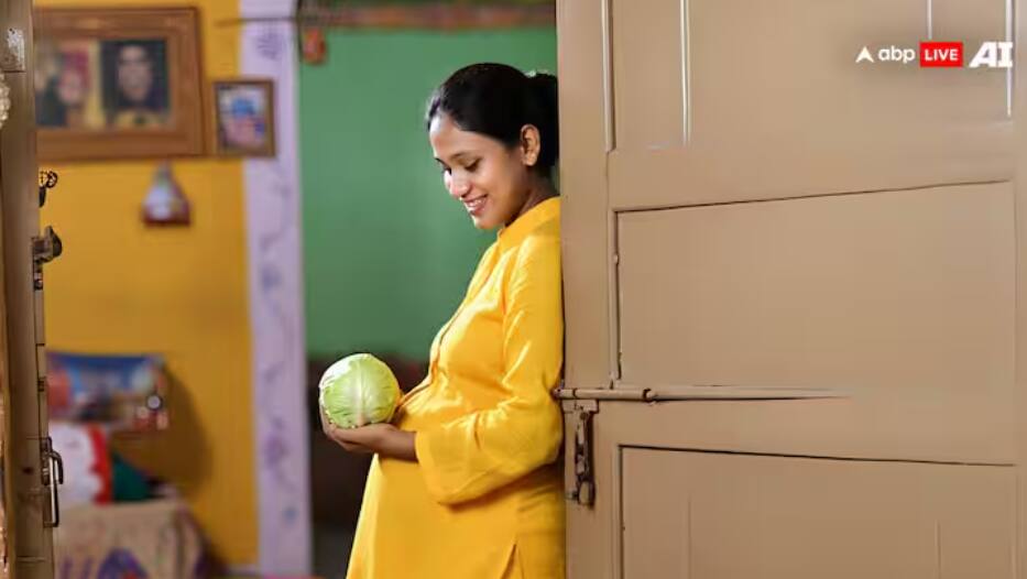 ਕੁੱਖ 'ਚ ਕੁੜੀ ਜਾਂ ਮੁੰਡਾ? ਪੱਤਾ ਗੋਭੀ ਤੋਂ ਇਦਾਂ ਪਤਾ ਲਾ ਰਹੇ ਲੋਕ, ਜਾਣੋ ਕੀ ਹੈ ਇਹ ਟ੍ਰੈਂਡ Cabbage Gender Test Viral on Social Media Know its Truth or Myth Here ਕੁੱਖ 'ਚ ਕੁੜੀ ਜਾਂ ਮੁੰਡਾ? ਪੱਤਾ ਗੋਭੀ ਤੋਂ ਇਦਾਂ ਪਤਾ ਲਾ ਰਹੇ ਲੋਕ, ਜਾਣੋ ਕੀ ਹੈ ਇਹ ਟ੍ਰੈਂਡ