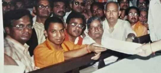 यूपी के CM योगी आदित्यनाथ का 53वां जन्मदिन आज, कैसे अजय बिष्ट से बने योगी और फिर मुख्यमंत्री?