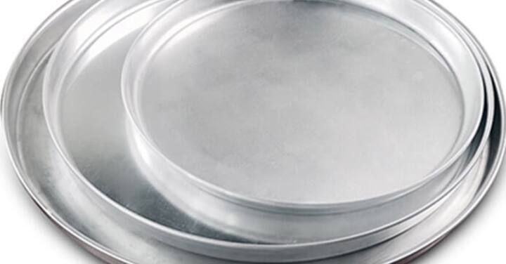 अॅल्युमिनियम हे बॉक्साईटपासून बनवले जाते आणि आरोग्यासाठी हानिकारक आहे. ते लोह आणि कॅल्शियम शोषून घेते तसेच अॅल्युमिनियम प्रेशर कुकरमध्ये स्वयंपाक केल्याने अन्नातील ८७% पोषक तत्वे नष्ट होतात.