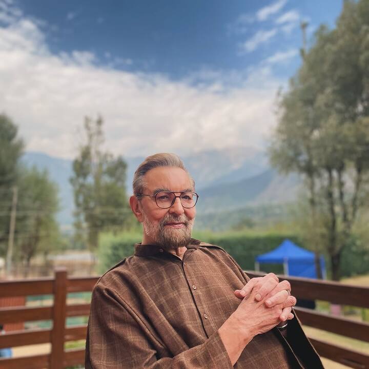 गांधी परिवार के साथ अपने रिश्ते को लेकर एक्टर ने बताया कि वो बहुत करीबी और प्यारा रिश्ता था. बचपन में सभी साथ में बर्थडे पार्टियों में जाते थे. पूर्व प्रधानमंत्री एक्टर से 2 साल से बड़े थे और उनके भाई 1 साल छोटे