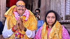 बांके बिहारी मंदिर पहुंचे यूपी के डिप्टी CM ब्रजेश पाठक, पूजा अर्चना के बाद सेवायतों ने सौंपा लेटर