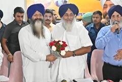 ਠੰਡਲ ਦੀ ਅਕਾਲੀ ਦਲ 'ਚ ਕਰਵਾਈ ਘਰ ਵਾਪਸੀ, ਬਾਦਲ ਬੋਲੇ- ਪੰਜਾਬ ਦੀ ਸਰਕਾਰ ਕੇਜਰੀਵਾਲ ਚਲਾ ਰਹੇ