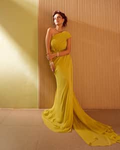 Meenakshi Chaudhary : ఐరెన్ లెగ్ నుంచి గోల్డెన్ లెగ్ బ్యూటీగా టర్న్ అయిన మీనూ స్టైలిష్ లుక్!