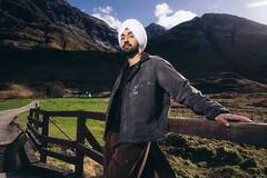 ये सुपरस्टार है बस ड्राइवर का बेटा, कभी करता था कीर्तन, अब है प्राइवेट जेट का मालिक