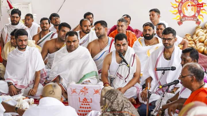 राम दरबार में भगवान राम व माता जानकी की प्रतिमा पांच फीट, भरत व हनुमान जी की तीन फीट और लक्ष्मण व शत्रुघ्न की प्रतिमा साढ़े चार फीट ऊंची है.