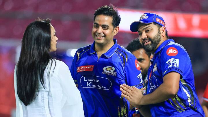 মহাতারকা কর্ণধাররা কিন্তু সকলেই স্ট্যান্ডে বসেই নিজেদের দলের হয়ে গলা ফাটান। ব্যতিক্রম শুধু আম্বানি পরিবার।