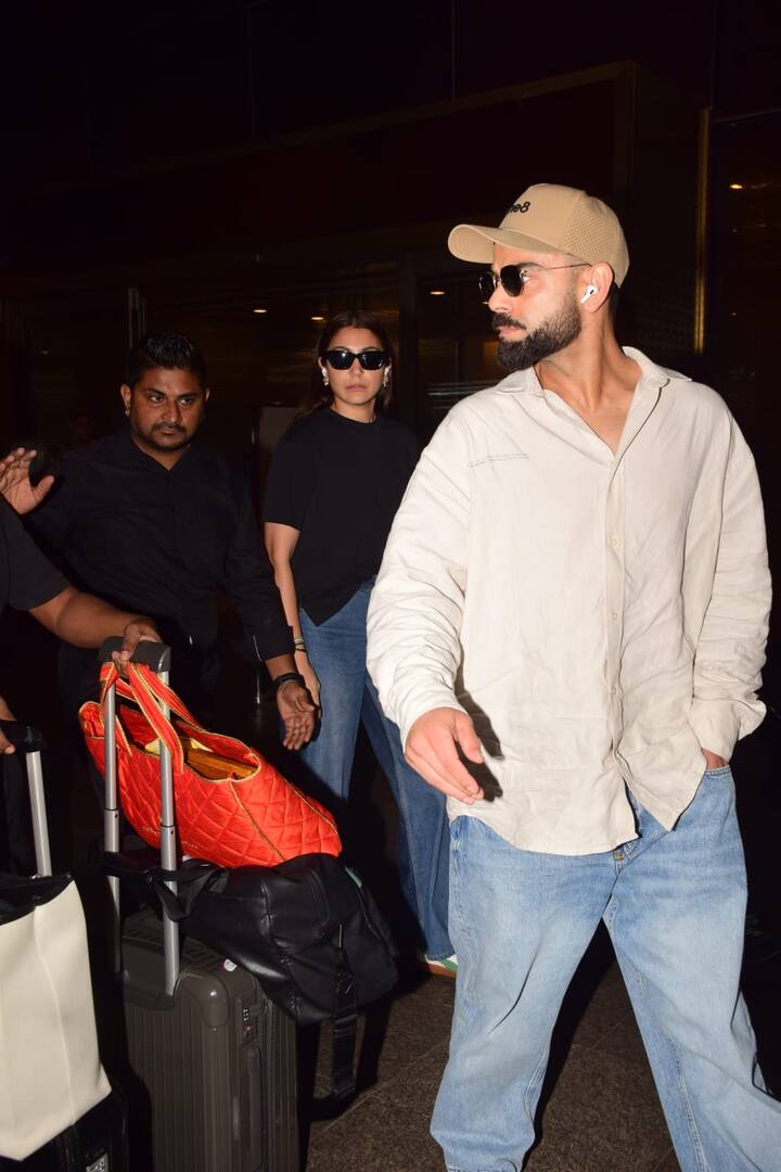 विराट और अनुष्का का ये कॉम्फी लुक फैंस को बेहद पसंद आ रहा है.