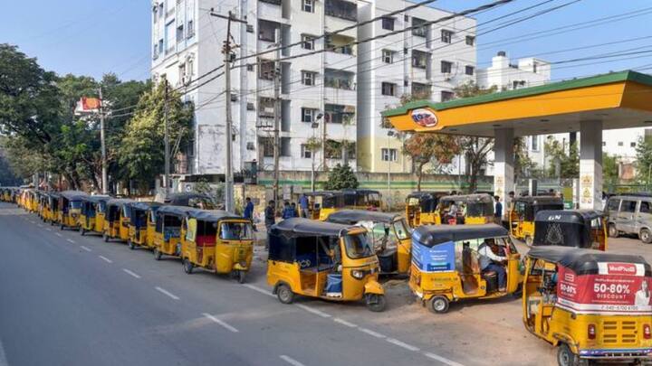 আগে তিনি নিজে অটো চালাতেন, এখন তাও করেন না। বরং বুদ্ধি দিয়ে এমন এক ব্যবসায়িক কাঠামো তৈরি করেছেন তিনি যা চমকে দেবে।