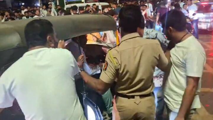 मात्र, कोणतीही पूर्वपरवानगी न घेता मोठ्या आवाजात फटाके फोडण्यात आले. रस्त्यावर उभे राहून हुल्लडबाजी करत नागरिकांना आणि वाहनचालकांना अडथळा निर्माण करण्यात आला.