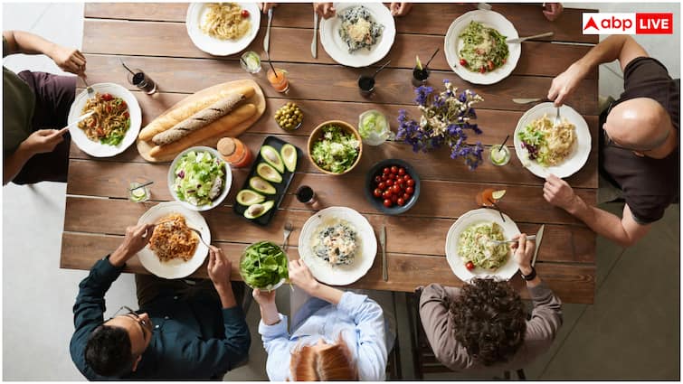 These five mistakes after eating can harm body खाना खाने के बाद आप भी तो नहीं कर रहे ये पांच मिस्टेक... पेट में गैस और हो सकते हैं दांत खराब