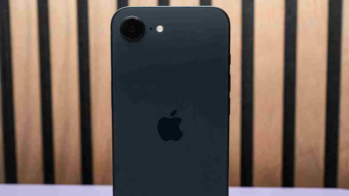  अगर आप लंबे समय से iPhone खरीदने का प्लान बना रहे थे लेकिन महंगी कीमत की वजह से रुक गए थे तो अब आपके लिए सुनहरा मौका है.