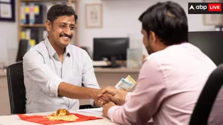 Gold Loan Reserve Bank of India RBI decided to increase loan to value ratio Gold Loan : সোনা বন্ধক নিয়ে নতুন রিজার্ভ ব্যাঙ্কের নিয়ম, এখন আরও বেশি টাকা 