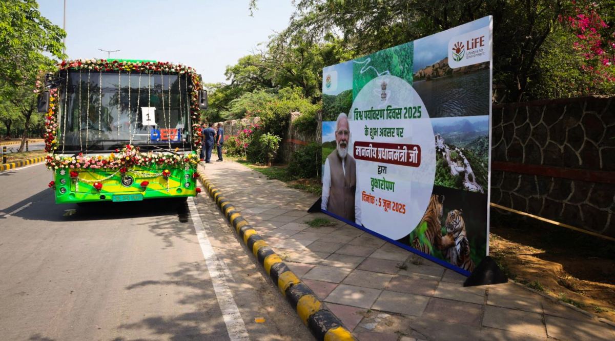 दिल्ली वालों का जीवन आसान करेगी DEVI, पीएम मोदी ने E-Buses को दिखाई हरी झंडी, जानें क्या होगा खास