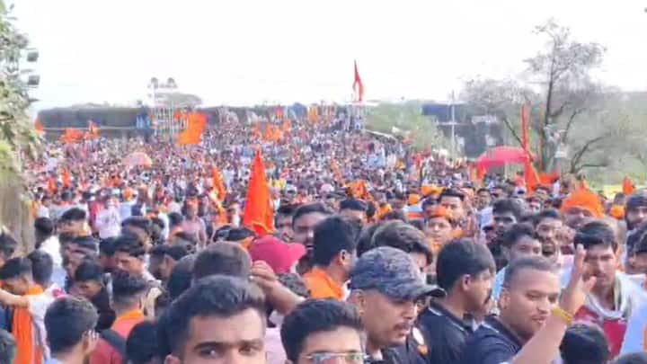 जगदीश्वर मंदिरातून आता छत्रपती शिवाजी राजेंची पालखी राजसद्रेवर पोहचेल. यासाठी होळीचामाळ, बाजारपेठ, राजसदर परिसरात मोठी गर्दी उसळली आहे.