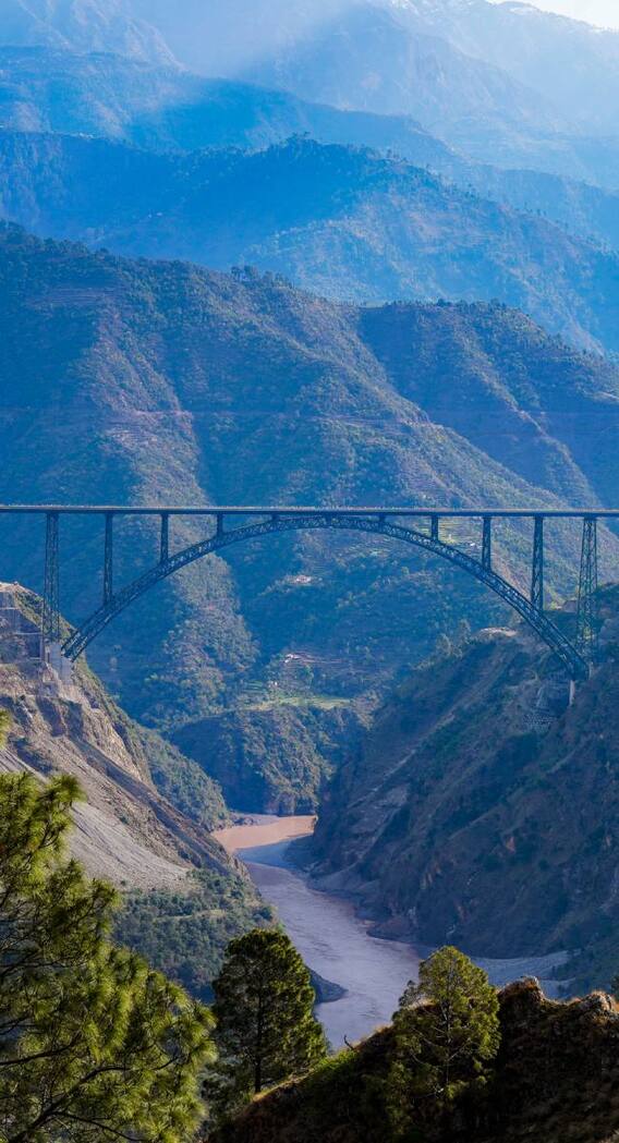 चिनाब ब्रिज को बनने में कितने साल लग गए?