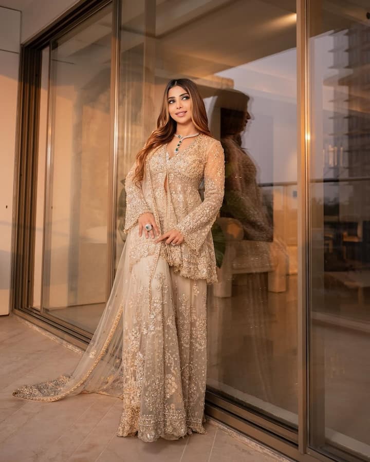 Shura is not only beautiful but also a talented makeup artist. He has worked with many big stars and has created a distinct identity in the beauty industry. Anyone can be crazy about his style and grace.