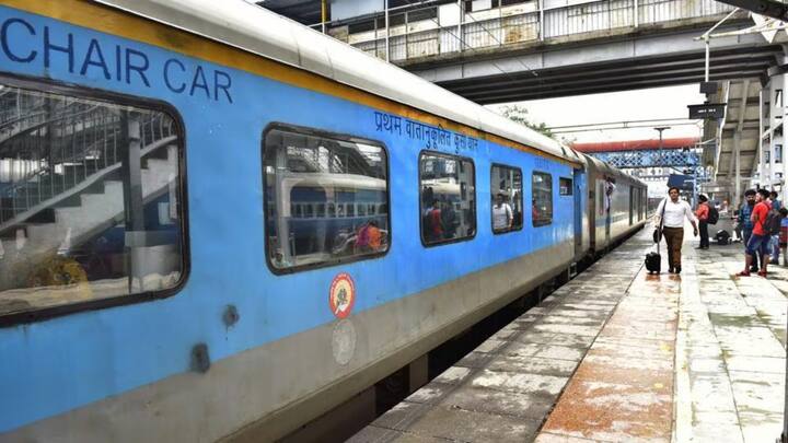 दरअसल तत्काल टिकट बुकिंग करते वक्त टिकट्स इसलिए जल्दी खत्म हो जाती हैं. क्योंकि उस दौरान टिकट की डिमांड बहुत होती है और टिकट सीमित संख्या में होती है. इसलिए जब बहुत से लोग एक साथ बुकिंग शुरू करते हैं. तो टिकट्स तुरंत गायब हो जाती है.