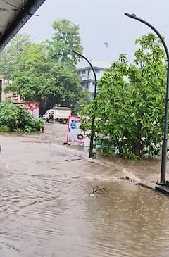Pune Rain Update : धुव्वाधार पावसाने हिंजवडीतील आयटीवाल्यांची उडाली दाणादाण; 10 मिनिटात रस्ते पाण्याखाली, गाड्या ढकलत नेण्याची वेळ, पाहा PHOTOS