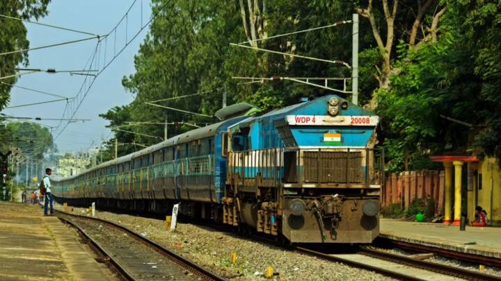 कुल मिलाकर बात कहें तो तत्काल बुकिंग पहले आओ पहले की पाओ के आधार पर चलती है. अगर आप लाॅगिन करने में देर कर देते हैं. तो आपको कंफर्म टिकट मिलने की संभावना बेहद कम हो जाती है. इसलिए प्रयास करें कि आप तत्काल शुरू होने से दो-तीन मिनट पहले ही लाॅगिन कर लें.