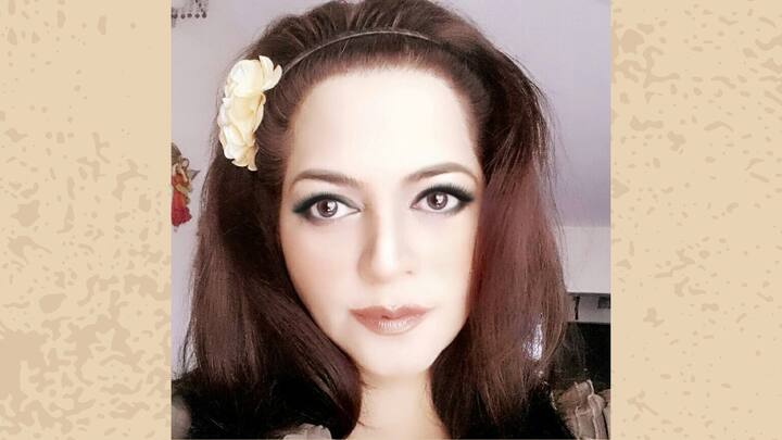 মা প্রচুর মারধর করতেন বলেও দাবি সীমার। জানিয়েছেন, আজকের দিনে হলে‘Child Abuse’ বলে ধরা হতো। স্কুলে যাওয়ার সময় এমন মারতেন মা যে রক্ত বেরোত, যা দেখে বন্ধুরাও ভয় পেতেন। ওই মহিলা আদৌ নিজের মা, না সৎ মা জিজ্ঞেস করতেন সকলে।