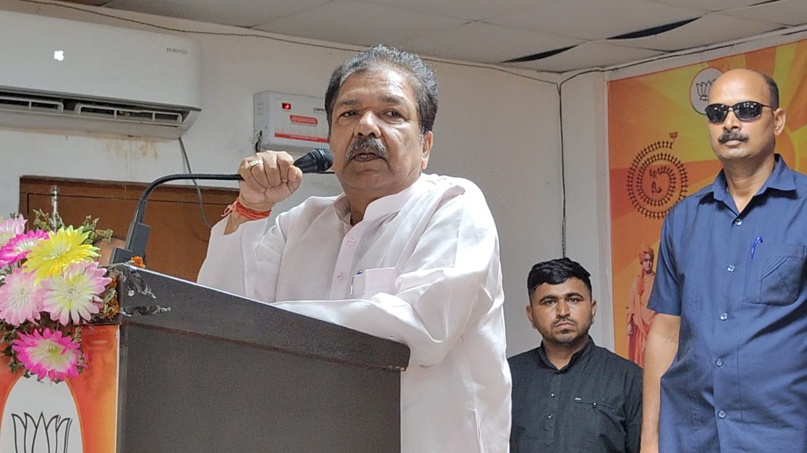 ‘जहां-जहां राहुल गांधी गए हैं… कांग्रेस डूब गई’, BJP के दिलीप जायसवाल का कांग्रेस सांसद पर तंज